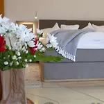 Goller Apartment *