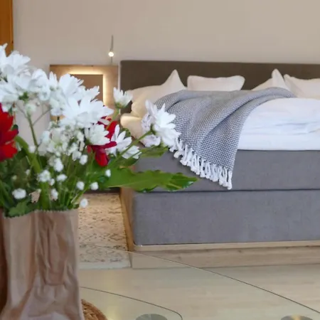 Goller Apartment *